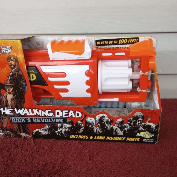 Buzzbee Toys Air Warriors The Walking Dead Rick's Revolver - Picture 6 of 8